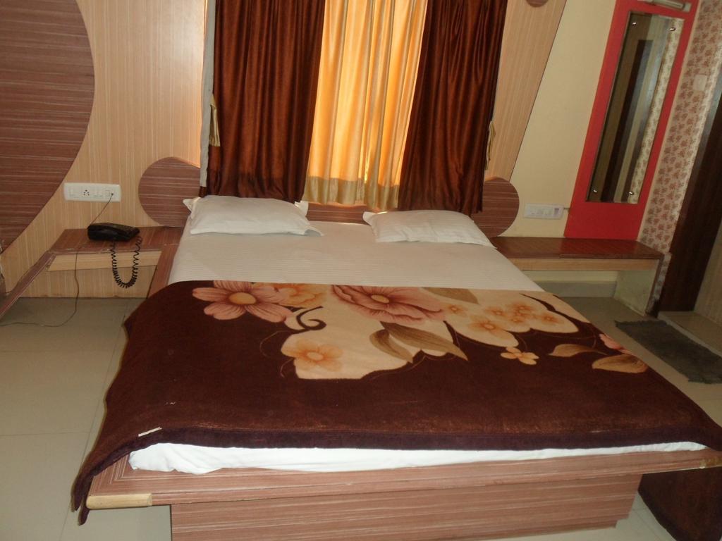Hotel Raj Palace Dwārka Habitación foto