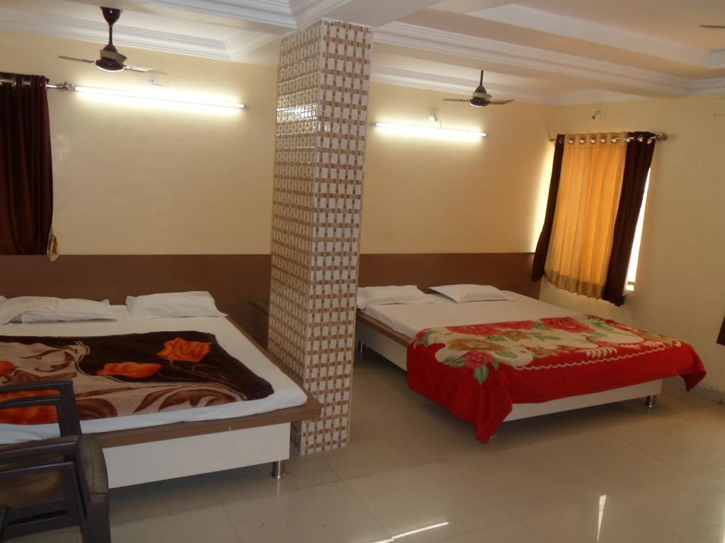 Hotel Raj Palace Dwārka Habitación foto