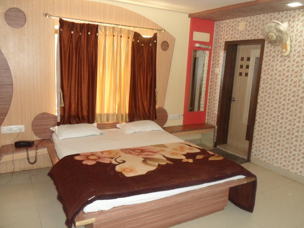 Hotel Raj Palace Dwārka Habitación foto