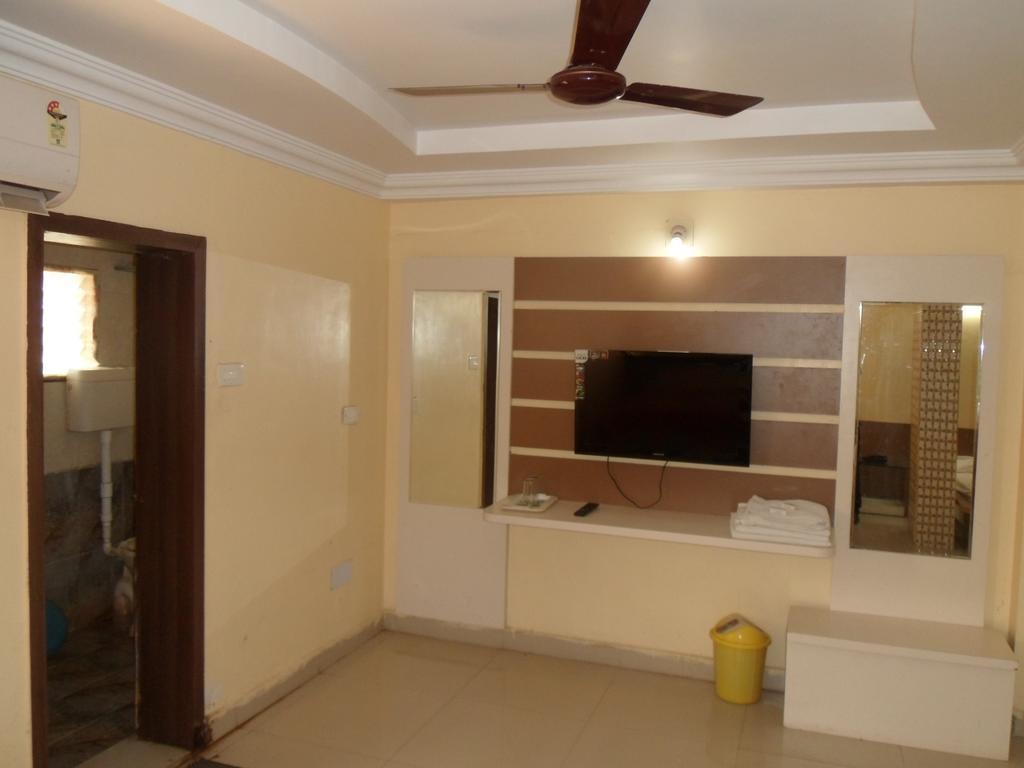 Hotel Raj Palace Dwārka Habitación foto