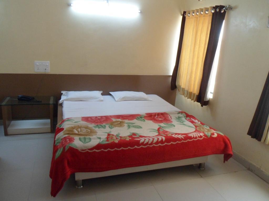 Hotel Raj Palace Dwārka Habitación foto